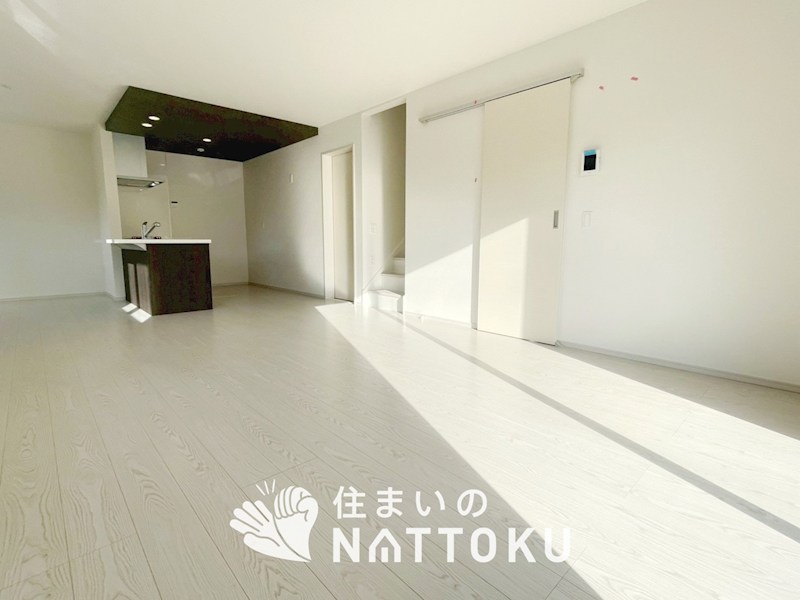 姫路市飾磨区構　第1期　2号地 内観写真（リビング）