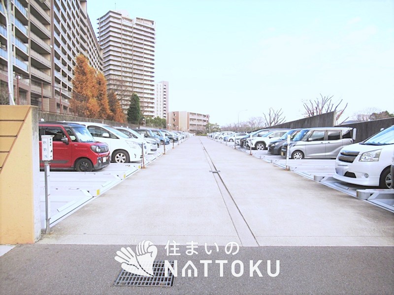 リバティパーク枚方　B棟  共用部写真（駐車場）