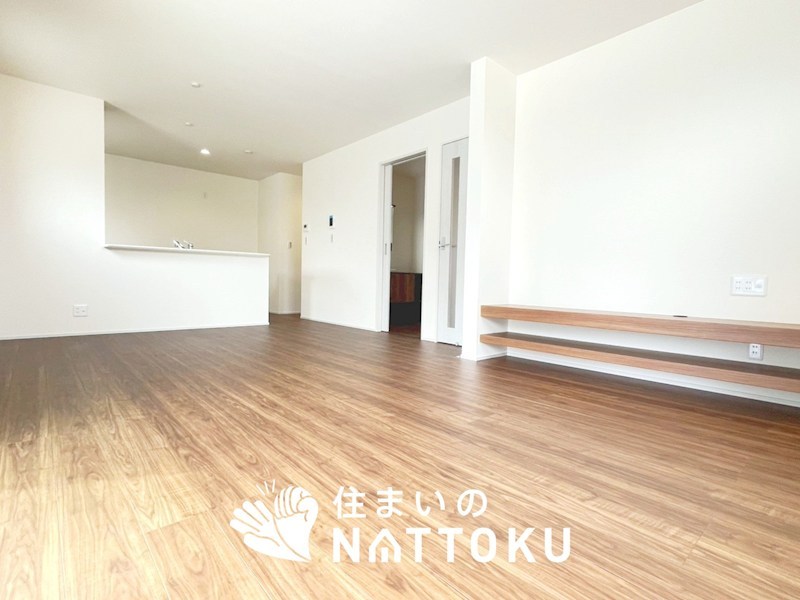 洲本市上物部　第3期 2号地 内観写真（リビング）