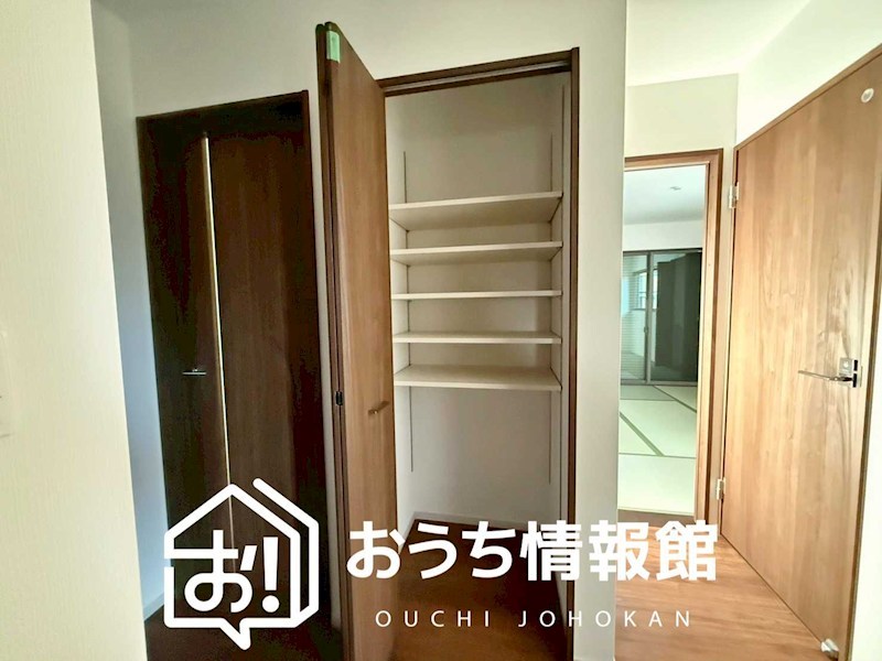 伊賀市西高倉石原　28号地  内観写真（収納）