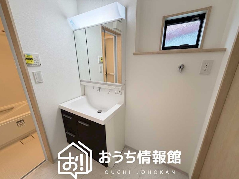 津市白塚町　2号地 内観写真（洗面台・洗面所）