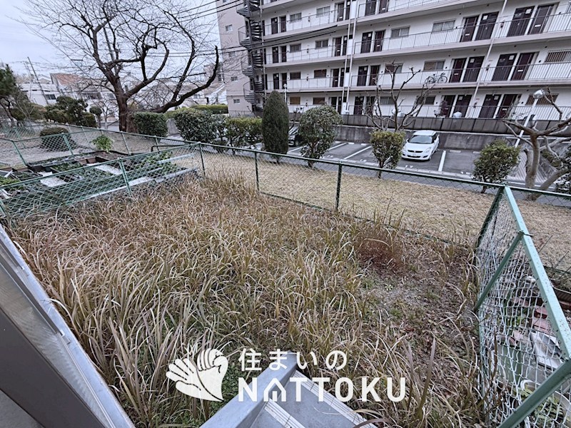 枚方ハイツ８号棟 現地写真（庭）