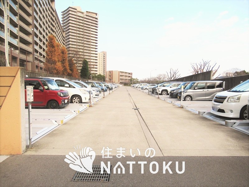 リバティパーク枚方　B棟 共用部写真（駐車場）