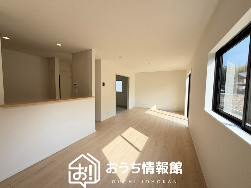 瑞浪市下沖町　第3期　3号地 内観写真（リビング）