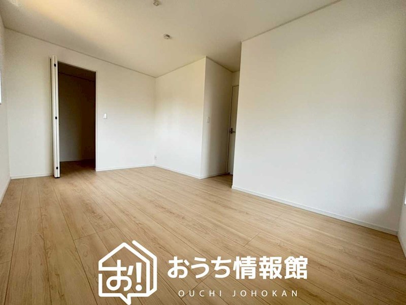 三重郡菰野町千草　第3期　1号地 内観写真（リビング以外の居室）