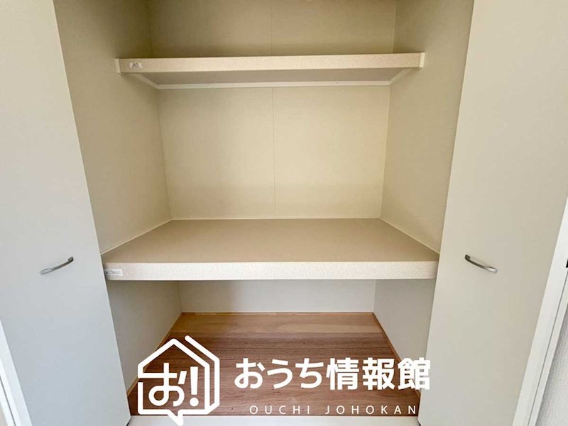三重郡菰野町千草　第3期　1号地 内観写真（収納）