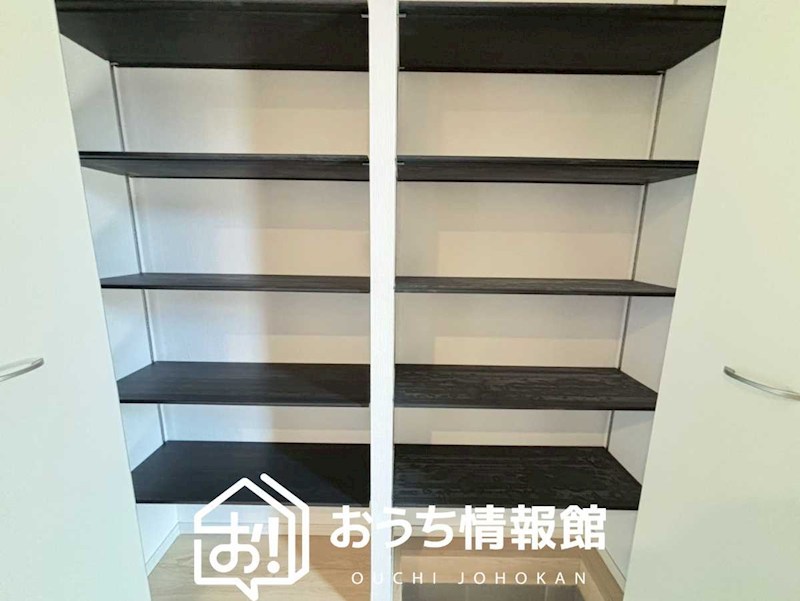 三重郡菰野町千草　第3期　1号地 内観写真（収納）