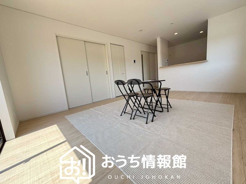 三重郡菰野町千草　第3期　2号地 内観写真（リビング）