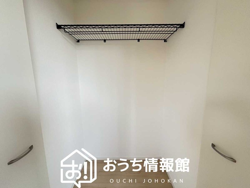 三重郡菰野町千草　第3期　2号地 内観写真（収納）