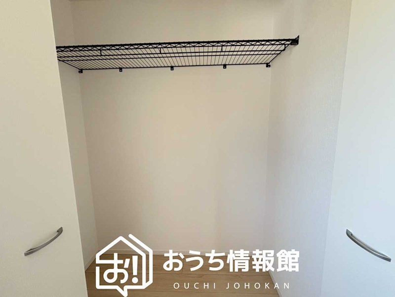 三重郡菰野町千草　第3期　2号地 内観写真（収納）