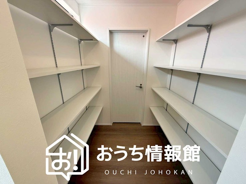一宮市西五城　B号地　  内観写真（収納）