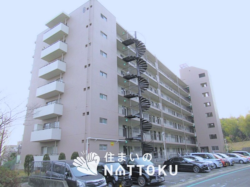 枚方ハイツ第八号棟 共用部写真（駐車場）