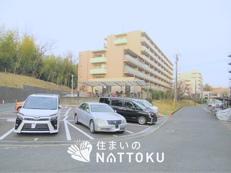 枚方ハイツ第八号棟 共用部写真（駐車場）