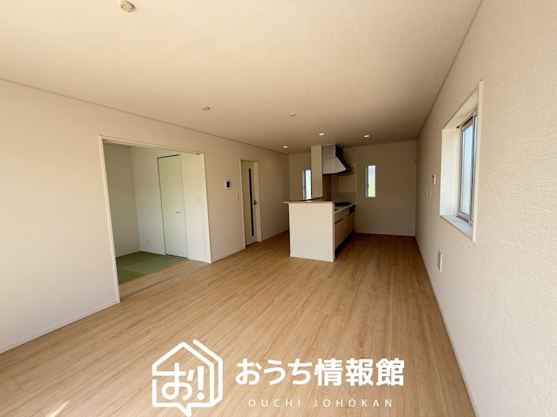 美濃加茂市加茂野町稲辺　第2期　2号地  内観写真（リビング）