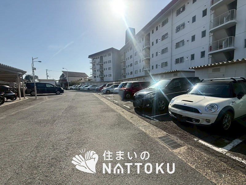 ひらかたパークハイツ 共用部写真（駐車場）