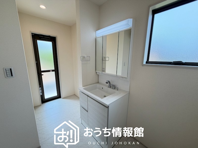 亀山市羽若町　3号地  内観写真（洗面台・洗面所）