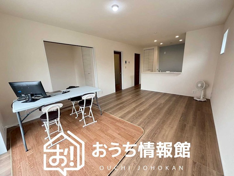 江南市大間町新町　 内観写真（リビング）