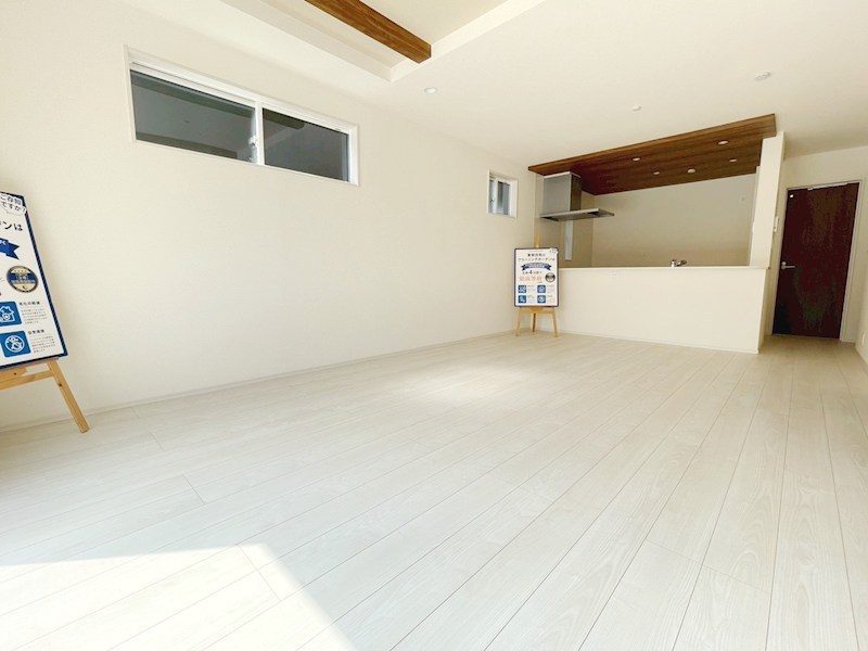 南丹市園部町横田　第2期　2号地 同仕様写真（リビング）