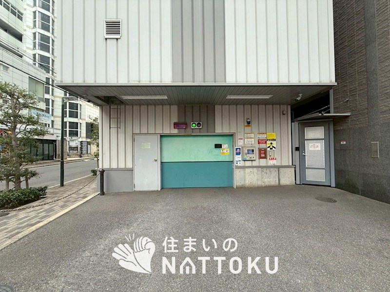 ロイヤルメドゥ香里園タワー 共用部写真（駐車場）