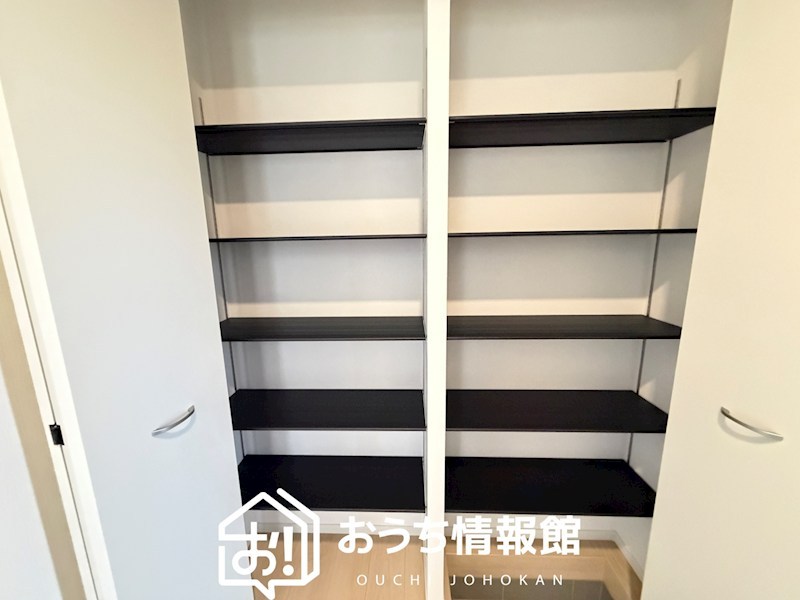 三重郡菰野町大羽根園柴垣町　第2期 内観写真（収納）