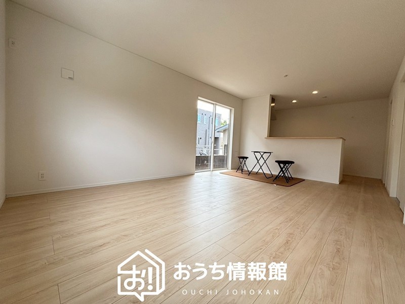 江南市赤童子町白山　第2期　 内観写真（リビング）