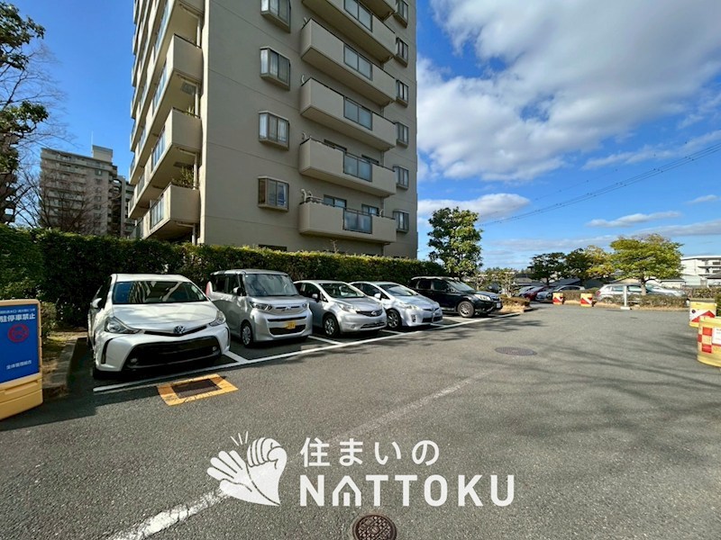オークヒルズ香里弐番館  共用部写真（駐車場）