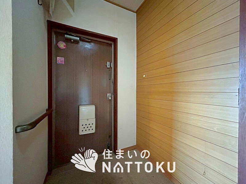 藤阪ハイツ　B4棟 現地写真（玄関）