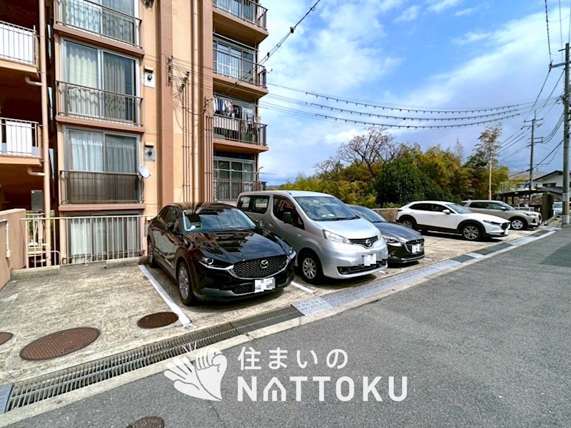 スキップハイツ 共用部写真（駐車場）