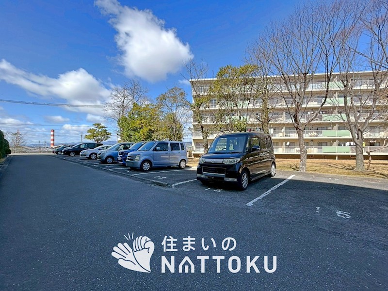 住宅都市整備公団山田池住宅　第6号棟 共用部写真（駐車場）