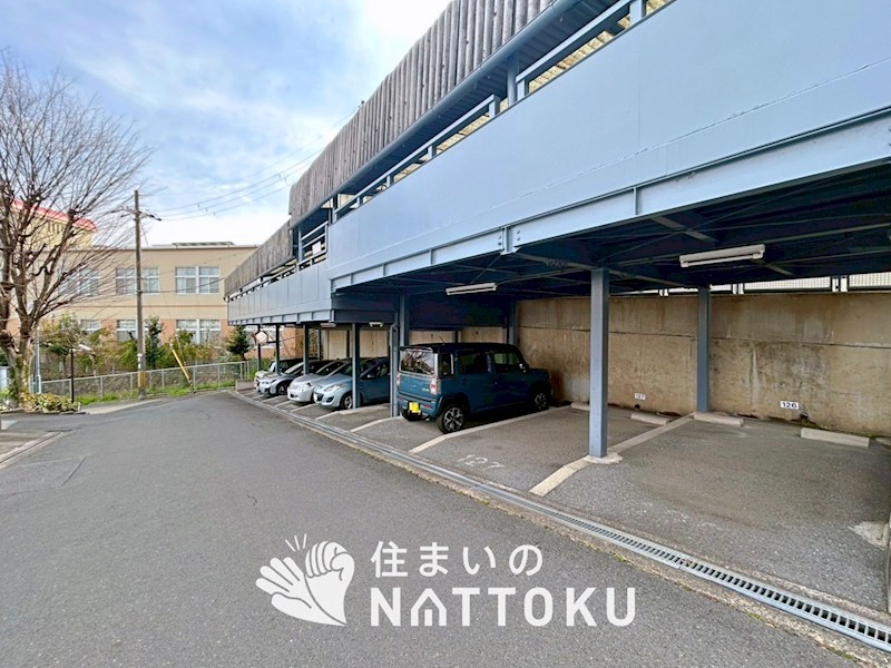 香里丘セントポリア 共用部写真（駐車場）