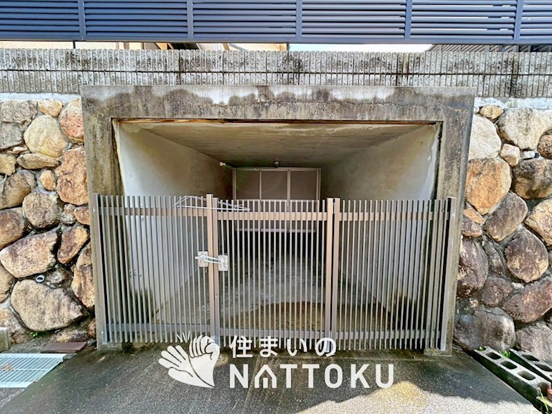 寝屋川市太秦緑が丘　 現地写真（駐車場）