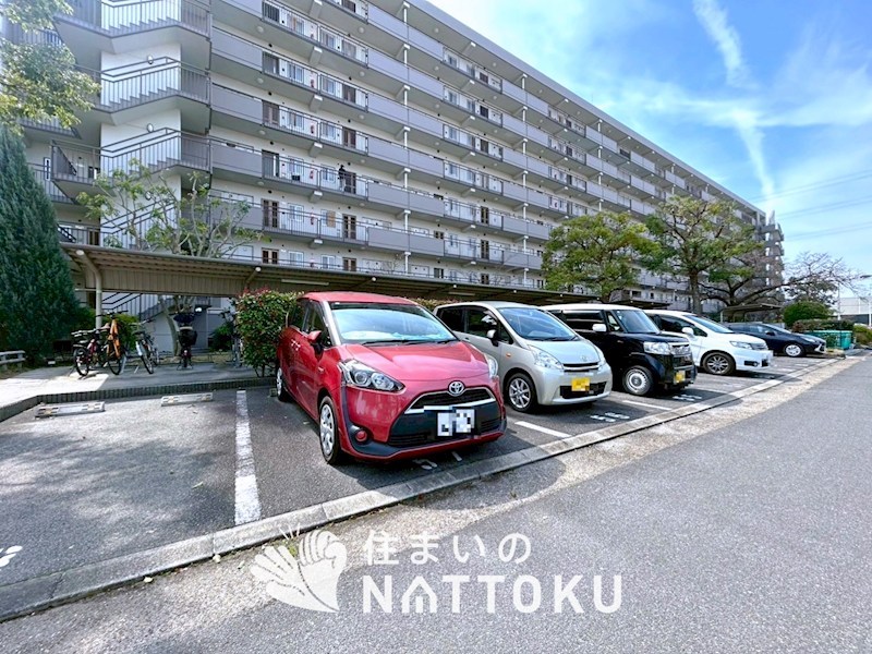 労住まきのハイツ一号棟 共用部写真（駐車場）