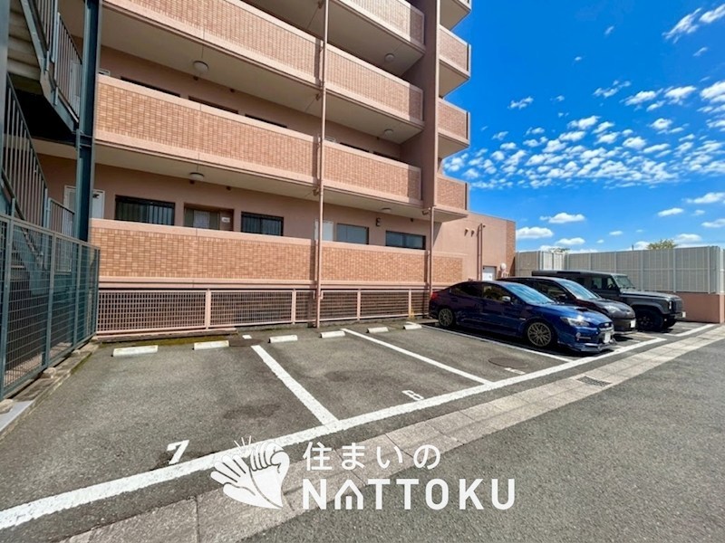 ダイアパレス樟葉 共用部写真（駐車場）
