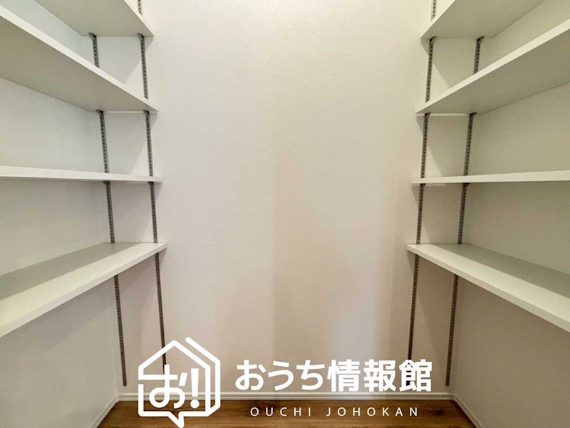 岐阜市茜部菱野　B号地  内観写真（収納）