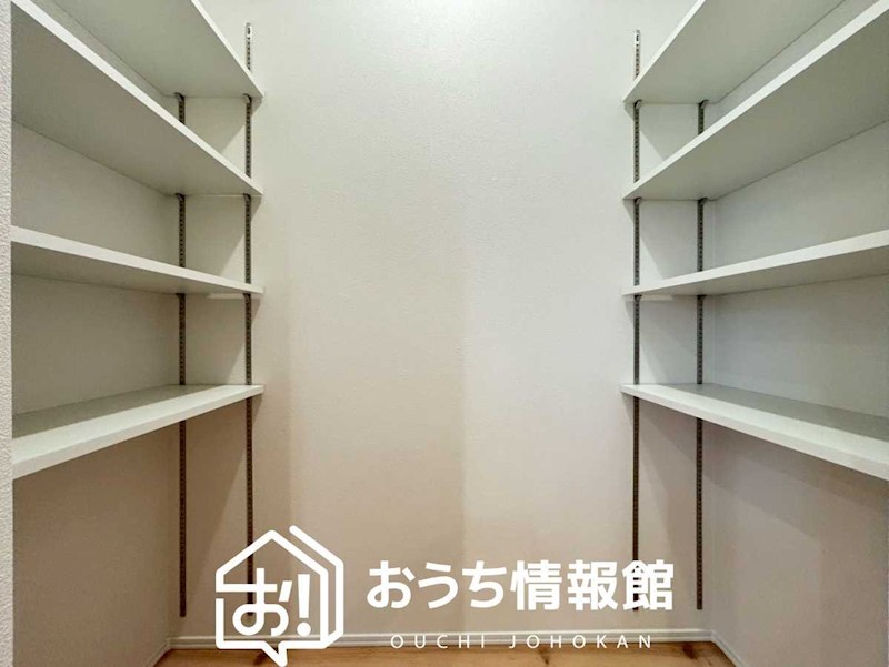 岐阜市東鶉　A号地　 内観写真（収納）