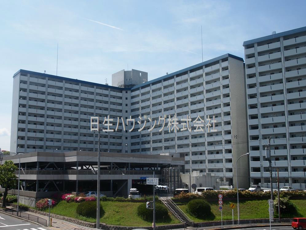 泉北若松台ＡＢ住宅2号棟 外観写真