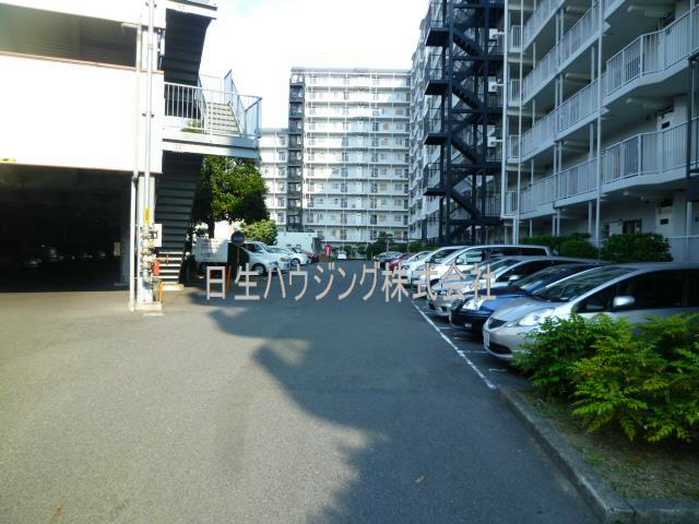 泉北星和台コーポラス 共用部写真（駐車場）
