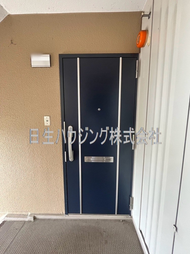 市公社若松台分譲住宅18棟 現地写真（玄関）