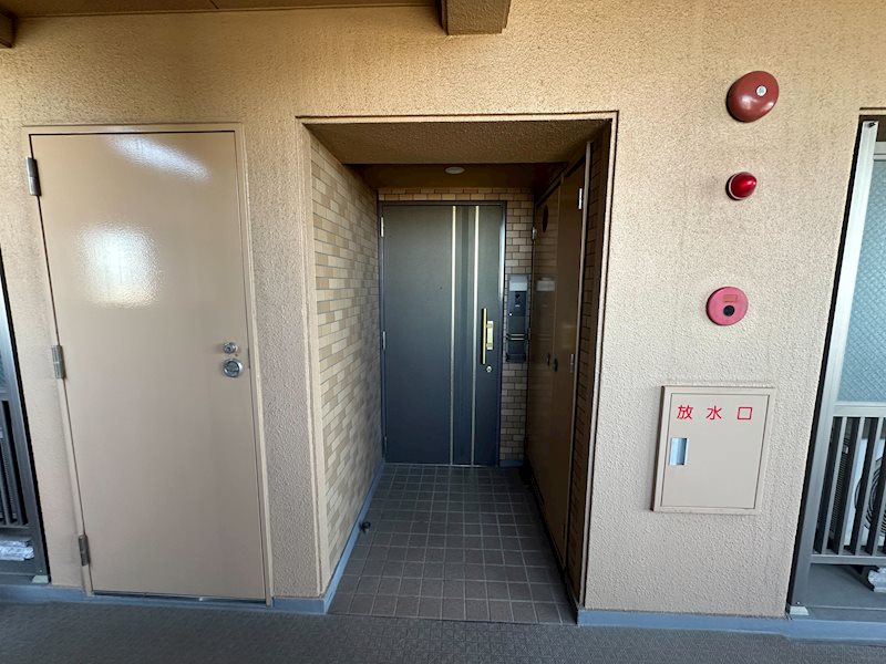 ロイヤルステージ蟹江北棟 現地写真（玄関）