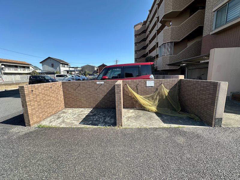 ロイヤルステージ蟹江北棟 共用部写真（駐車場）