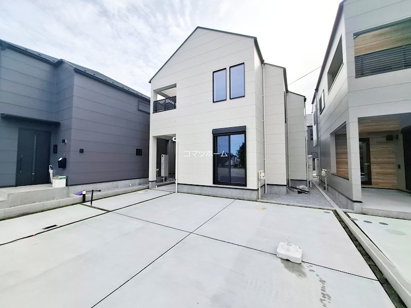 大型開発分譲地内のデザイナーズ住宅 外観写真
