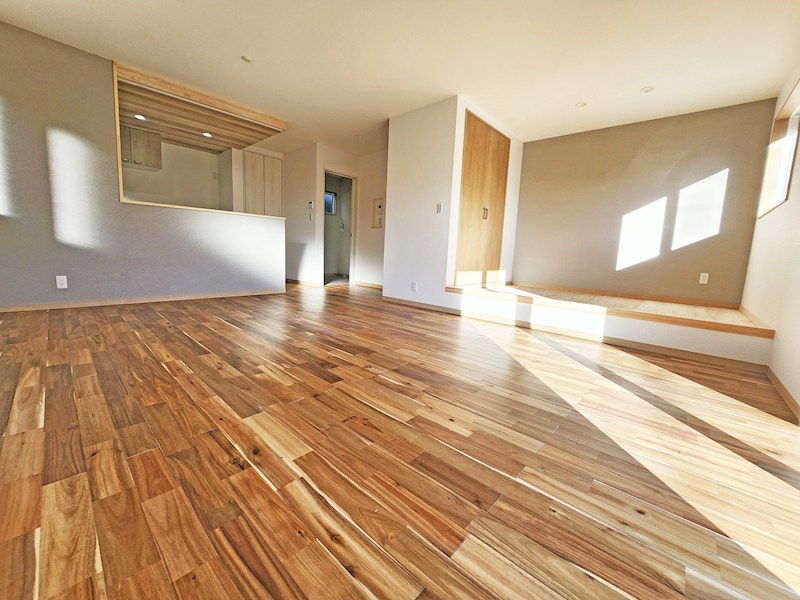 全８区画の開発分譲地。閑静な住宅街に位置しています。徒歩５分圏内に小学校・中学校・保育園・公園などが揃い、子育て世帯にもお勧めです。 （1号区） その他