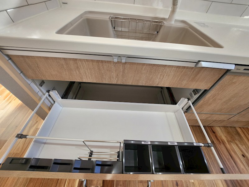 全８区画の開発分譲地。閑静な住宅街に位置しています。徒歩５分圏内に小学校・中学校・保育園・公園などが揃い、子育て世帯にもお勧めです。 （1号区） その他