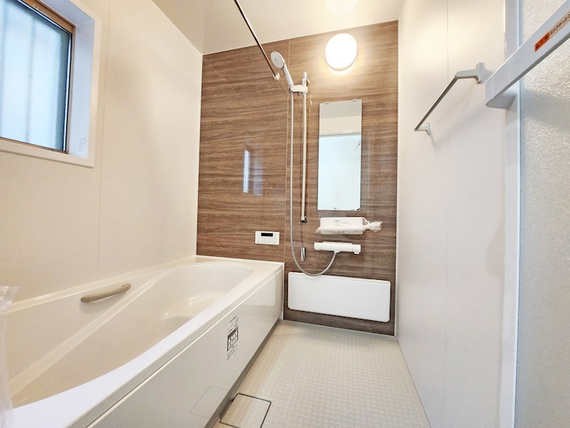 全８区画の開発分譲地。閑静な住宅街に位置しています。徒歩５分圏内に小学校・中学校・保育園・公園などが揃い、子育て世帯にもお勧めです。 （1号区） その他