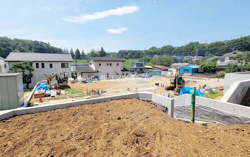 全８区画の開発分譲地。閑静な住宅街に位置しています。徒歩５分圏内に小学校・中学校・保育園・公園などが揃い、子育て世帯にもお勧めです。 （8号区）     その他