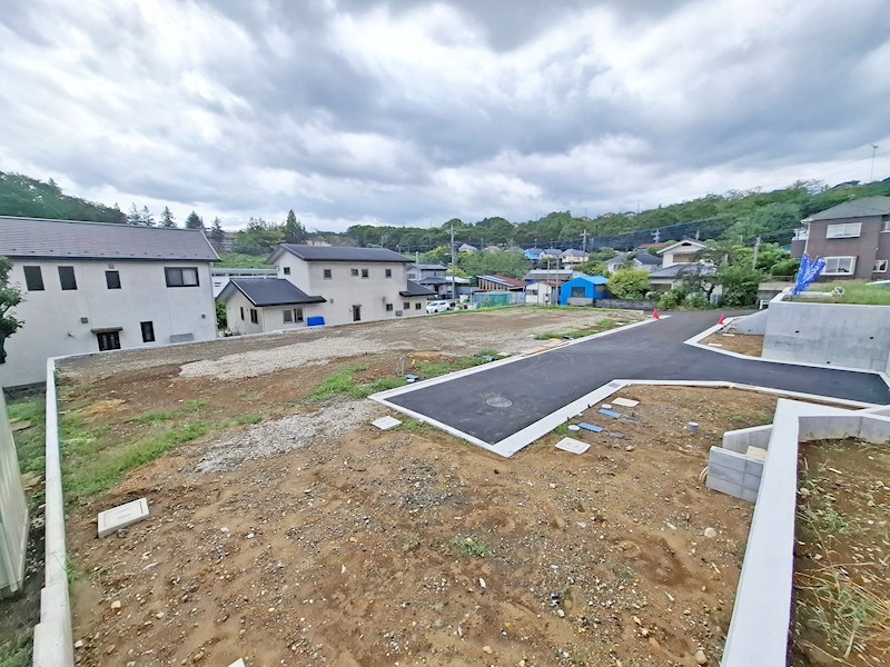 全８区画の開発分譲地。閑静な住宅街に位置しています。徒歩５分圏内に小学校・中学校・保育園・公園などが揃い、子育て世帯にもお勧めです。 （8号区）     その他