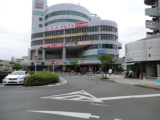 全８区画の開発分譲地。閑静な住宅街に位置しています。徒歩５分圏内に小学校・中学校・保育園・公園などが揃い、子育て世帯にもお勧めです。 （4号棟） 周辺画像6