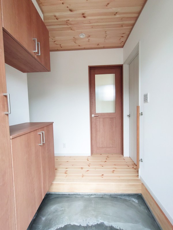 全８区画の開発分譲地。閑静な住宅街に位置しています。徒歩５分圏内に小学校・中学校・保育園・公園などが揃い、子育て世帯にもお勧めです。 （2号棟） その他