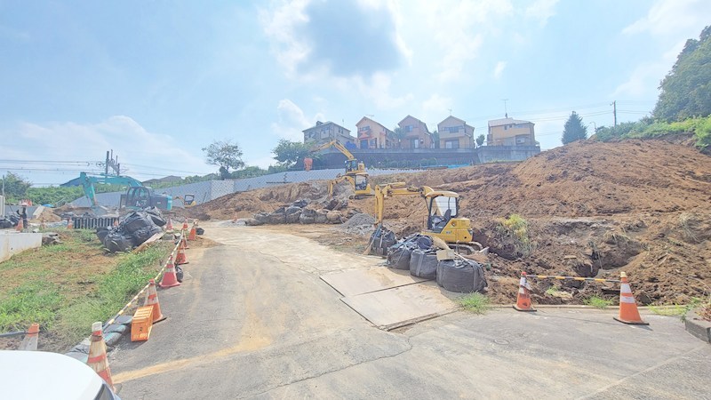 めじろ台駅徒歩圏内。大型開発分譲地。 外観写真