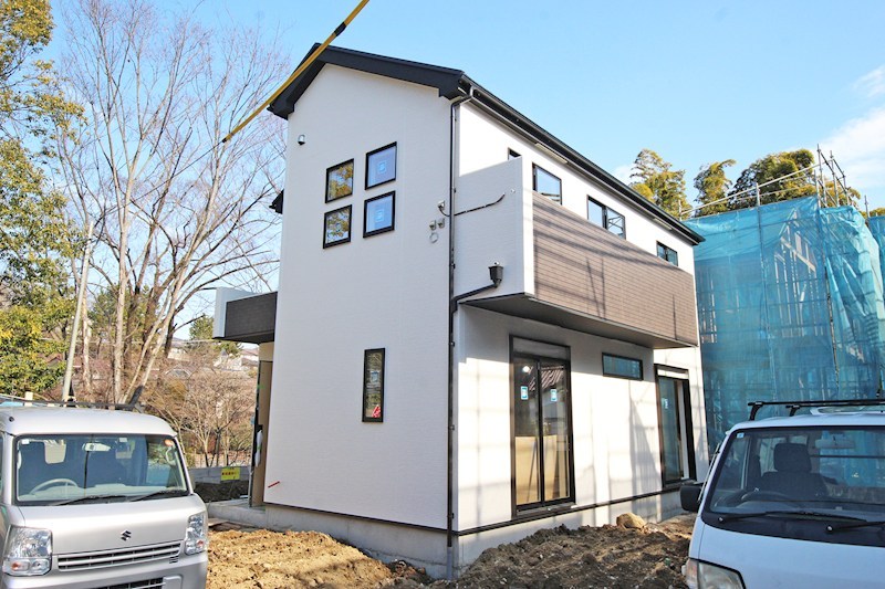 稲城市若葉台　4号棟 外観写真